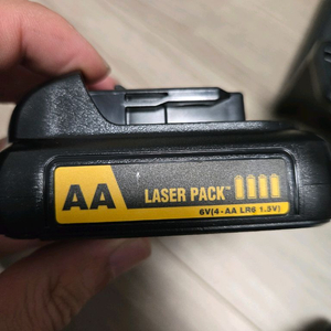 디월트 레이저용 부속품 새거 팜. 배터리도요