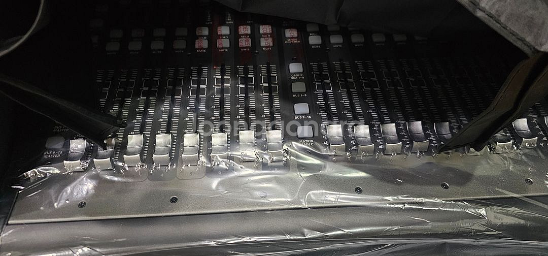 베링거 x32채널 프로듀서 믹서--1