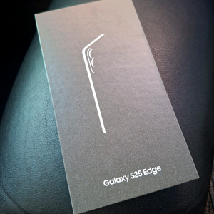 갤럭시 S25 엣지 티타늄 실버 512GB 미개봉 117만원