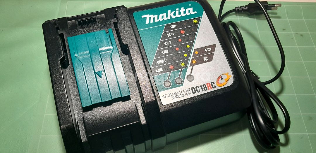 마끼다 급속 충전기--0