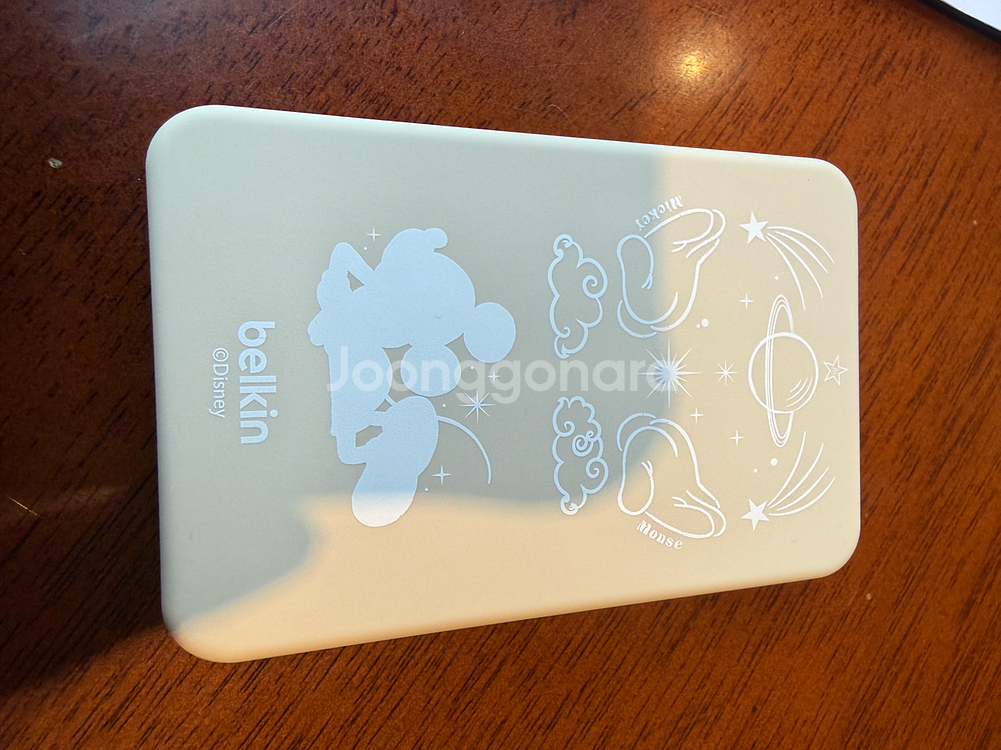 벨킨 미키마우스 보조배터리 판매합니다--2