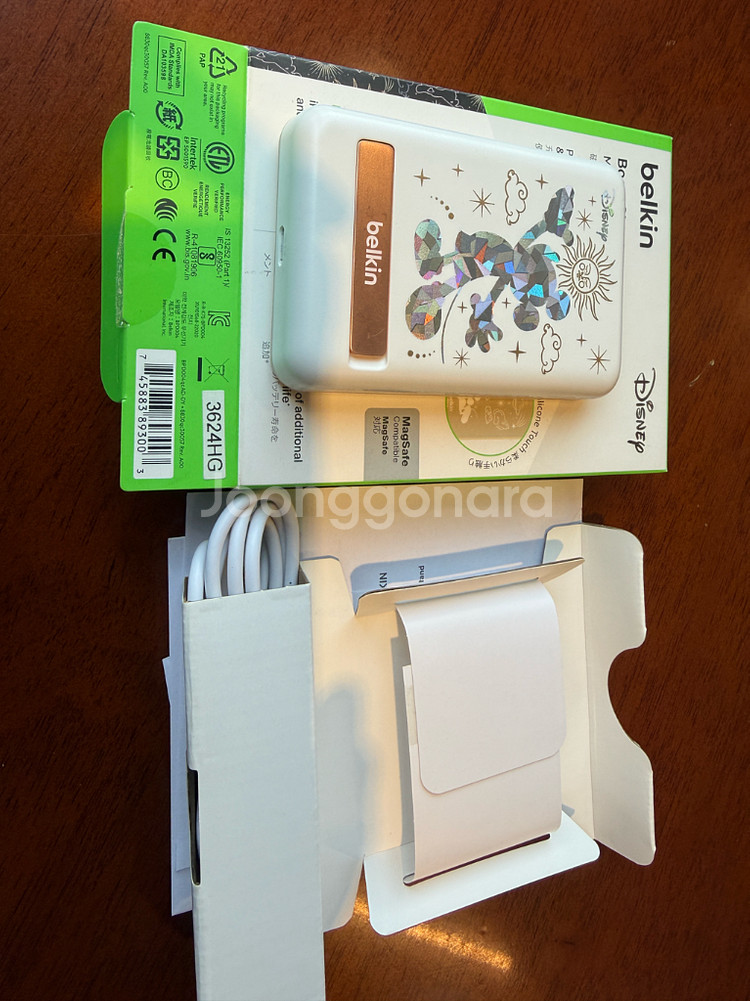 벨킨 미키마우스 보조배터리 판매합니다--0