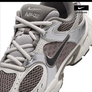 나이키 V5 RNR 245사이즈