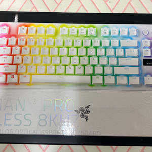 [신품급]헌츠맨V3 pro 8k us 화이트 판매합니다