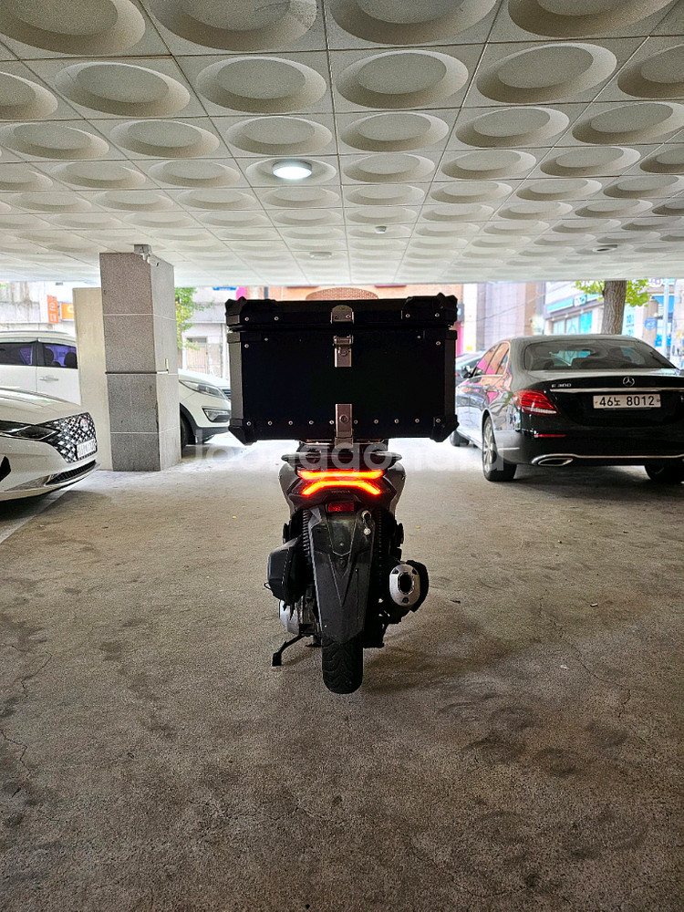 관리잘된 앞뒤블박 21년식 PCX125abs판매합니다--4