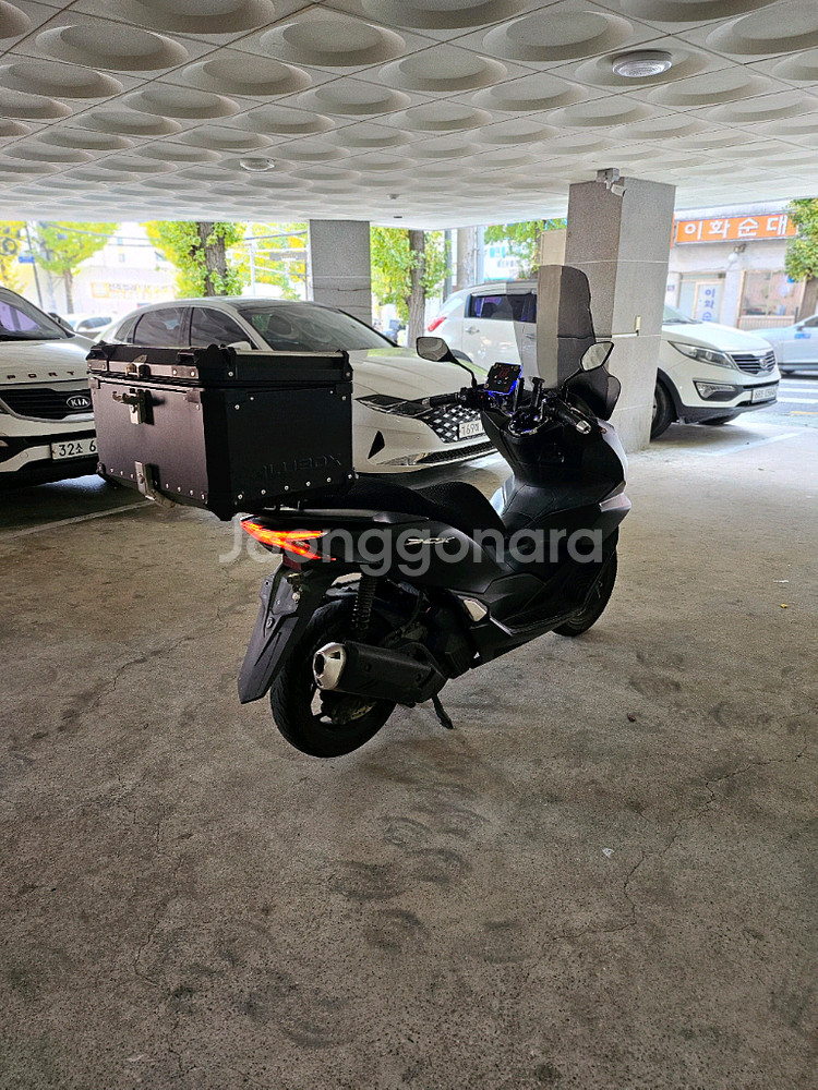 관리잘된 앞뒤블박 21년식 PCX125abs판매합니다--5