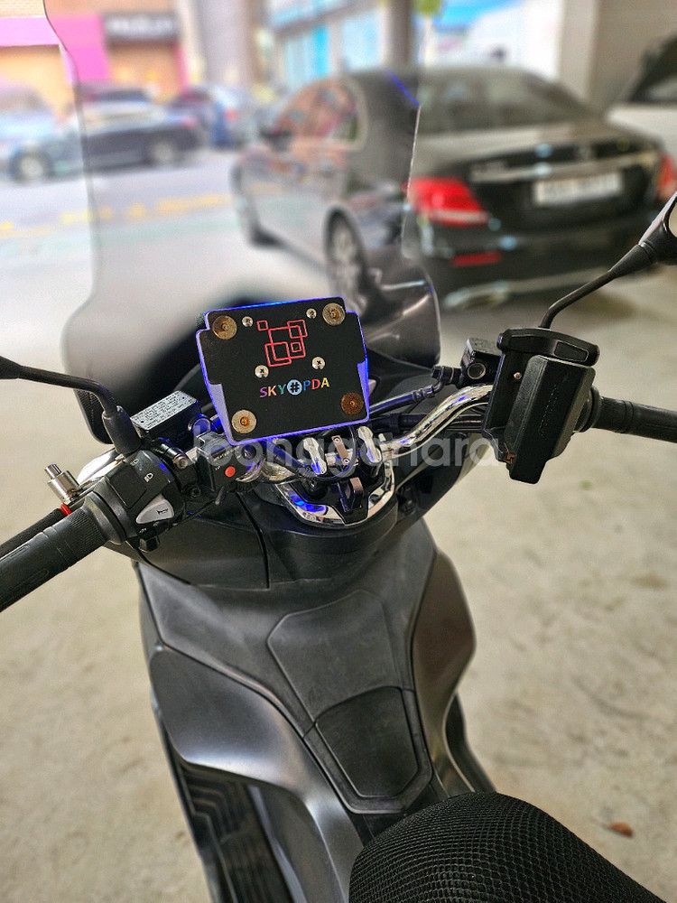 관리잘된 앞뒤블박 21년식 PCX125abs판매합니다--8