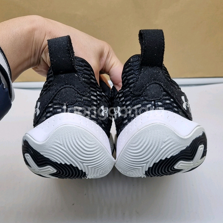 언더아머 스펀3 블랙 농구화 250--3