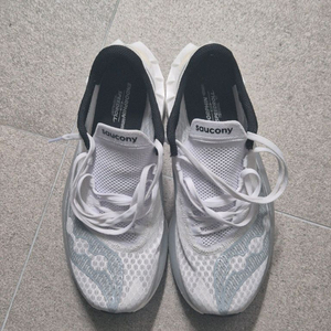 써코니 엔돌핀 프로4 265 러닝화