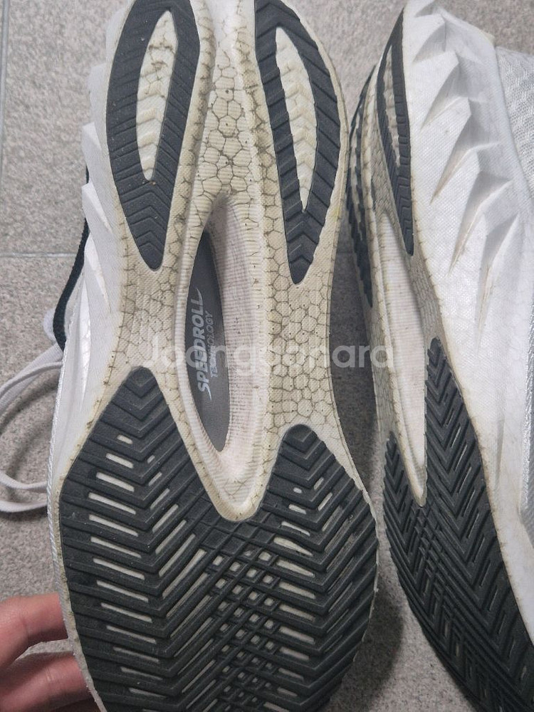 써코니 엔돌핀 프로4 265 러닝화--2