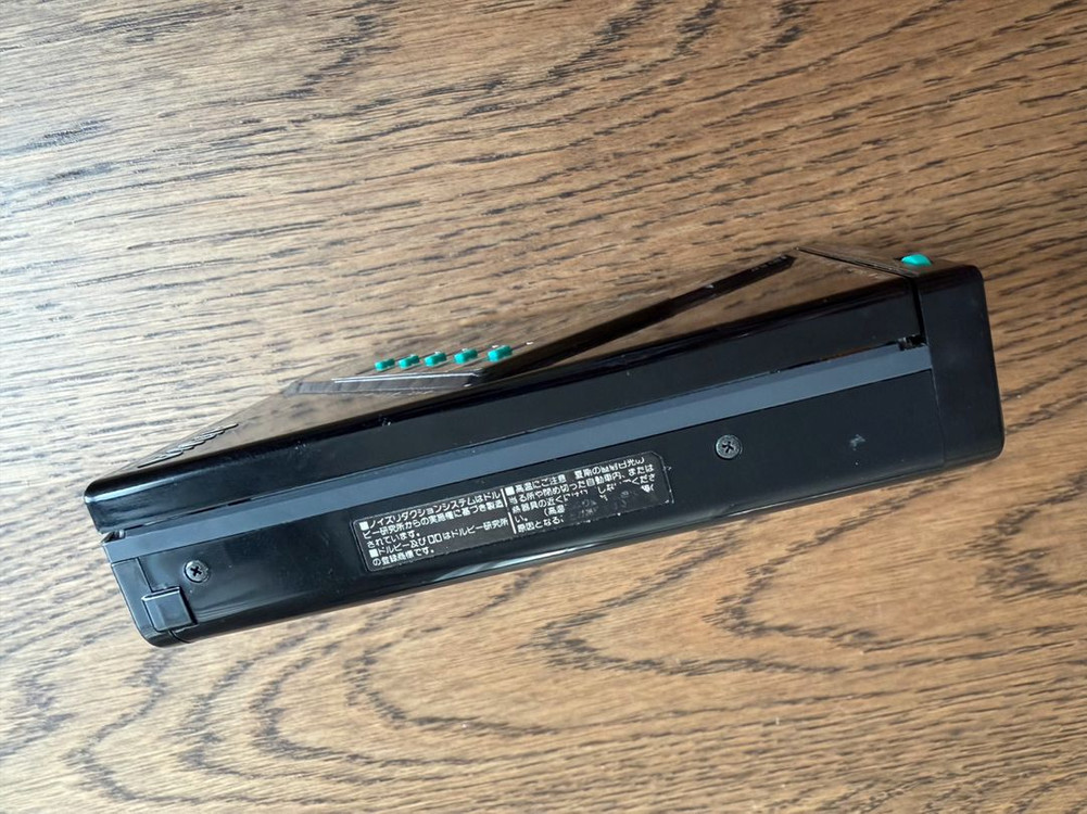 AIWA HS-J9 카세트 워크맨 판매 합니다.--2