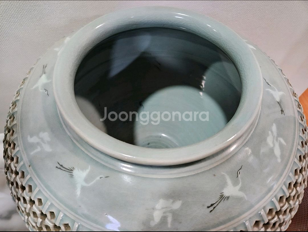 [새상품] 청자 투각 학문양 도자기--1