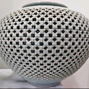 [새상품] 청자 투각 학문양 도자기