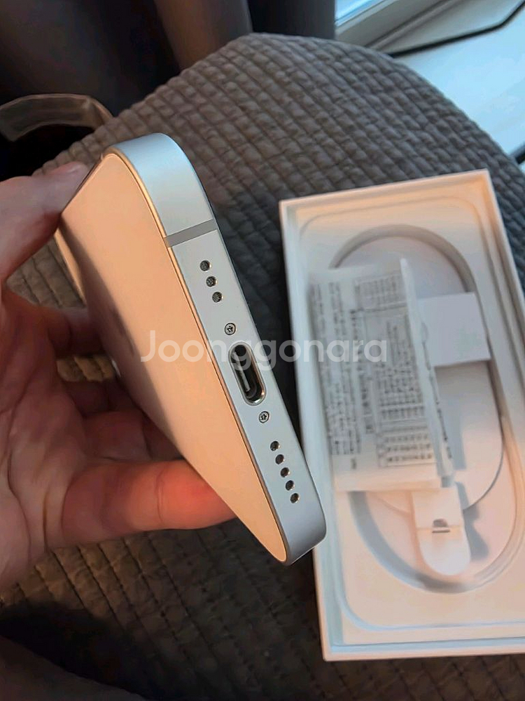 아이폰16e 화이트 128gb--2