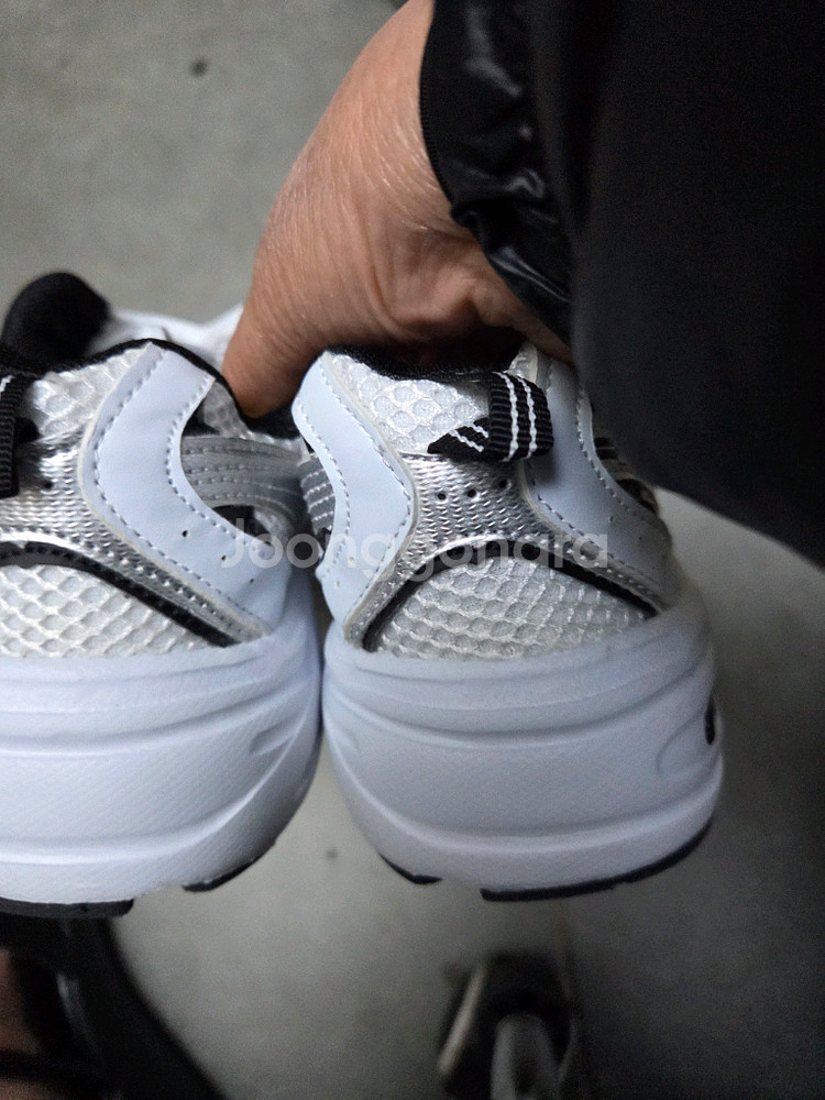 뉴발란스 운동화 245--2