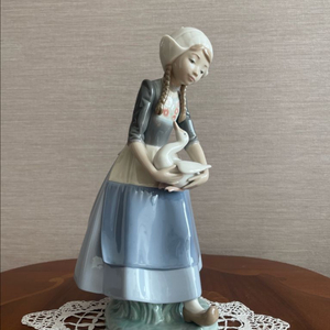 야드로#5066 Duch Girl with Duck