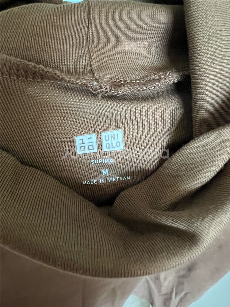 유니클로 수피마 롱슬리브 터틀넥 6000원--1