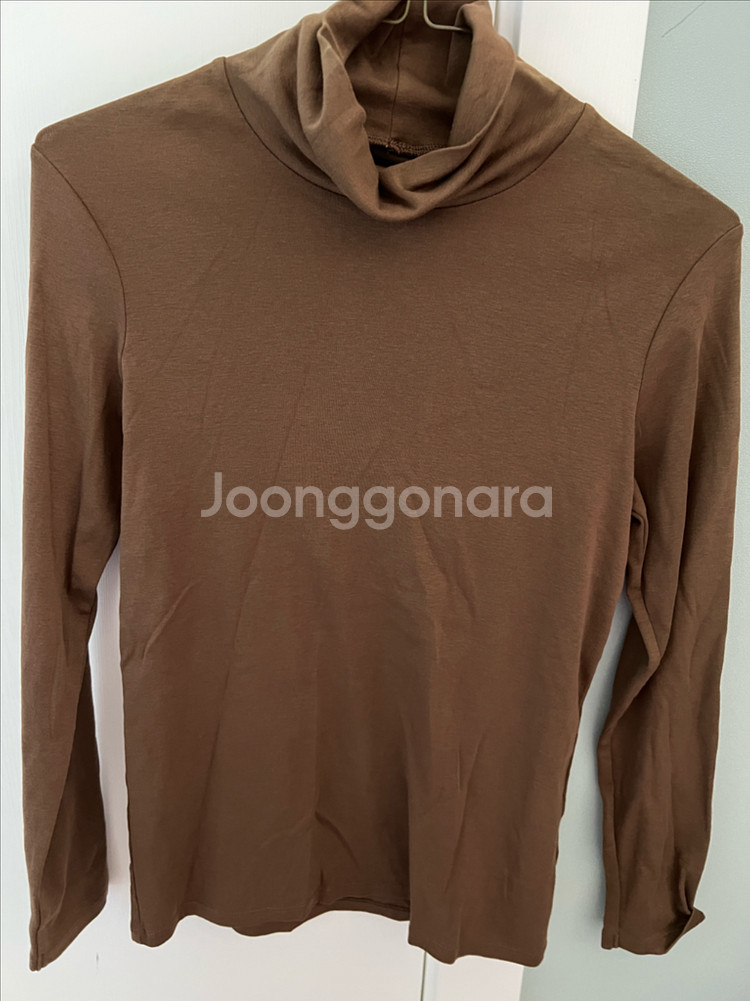 유니클로 수피마 롱슬리브 터틀넥 6000원--0