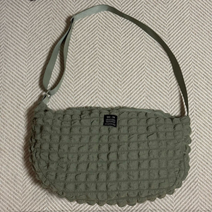 (택포) 어반아웃피터스 구름백