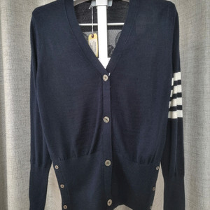 (새상품)톰브라운 4바 스트라이프 니트 가디건