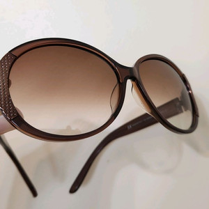 입생로랑 선글라스 (반값택포 2.3만)