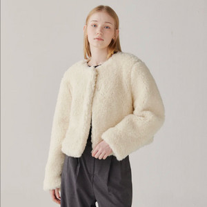 아이토브서울 퍼 자켓 아이보리