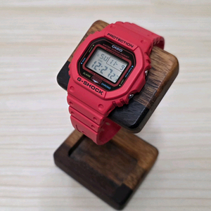 지샥. DW-5600EP-4DR.