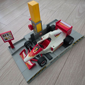 플레이모빌 정비소 및 F1 레이싱카