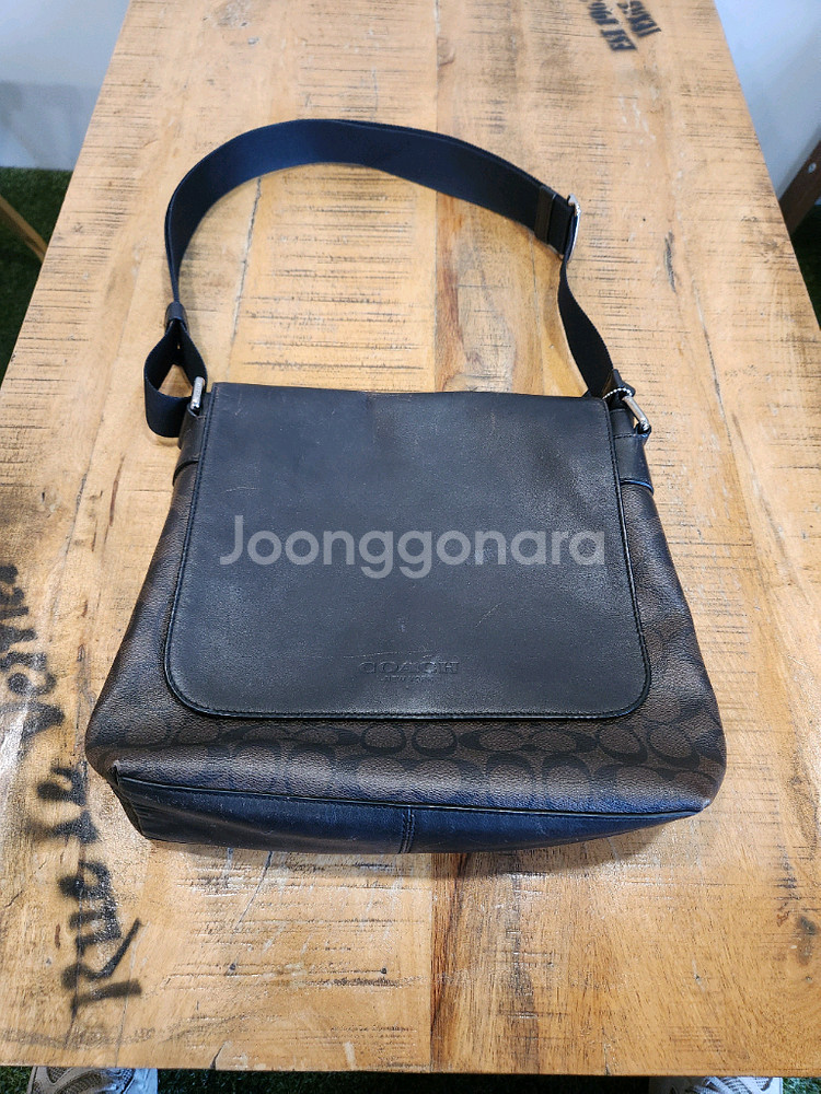 (정품) 코치 남성 시그니처 크로스백--0