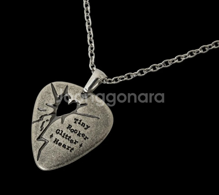 QWER 2주년 팝업 MD 피크 목걸이 (포카 제외) 팝니다.--0