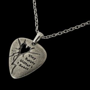 QWER 2주년 팝업 MD 피크 목걸이 (포카 제외) 팝니다.