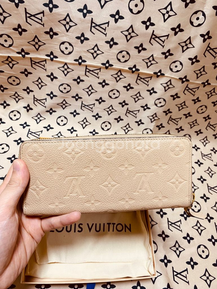 [OS] 루이비통 앙프렝뜨 끌레망스 지퍼돌이 장지갑--1