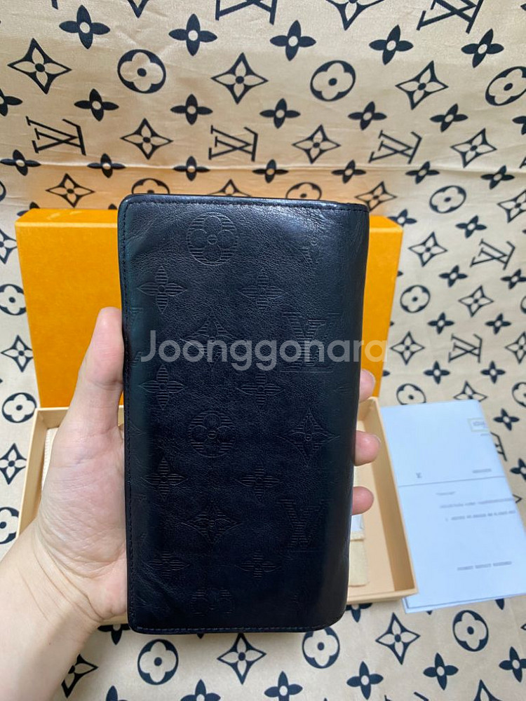 [인보이스] 루이비통 쉐도우 브라짜 월릿 장지갑--2