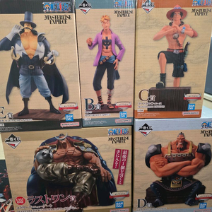 원피스 피규어 제일복권 흰수염해적단 풀셋팝니다. 흰수염 라원입니다