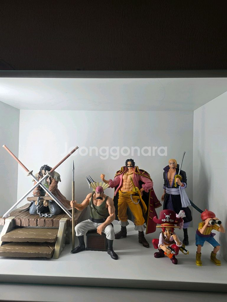 원피스 피규어 제일복권 전설의해적 라스트원포함 풀세트팝니다.--1