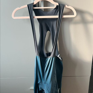 843 cncpt 남자 L 빕숏