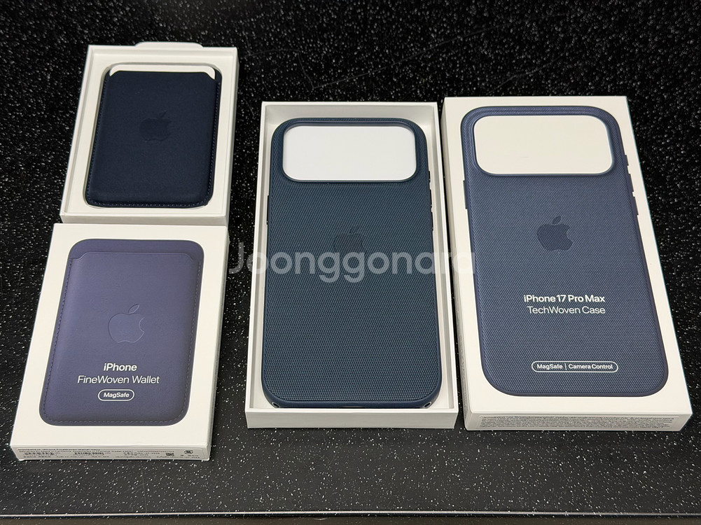 아이폰17프로맥스 정품 테크우븐 케이스, 파인우븐 월넷.네이비 색상 판매합니다.--1
