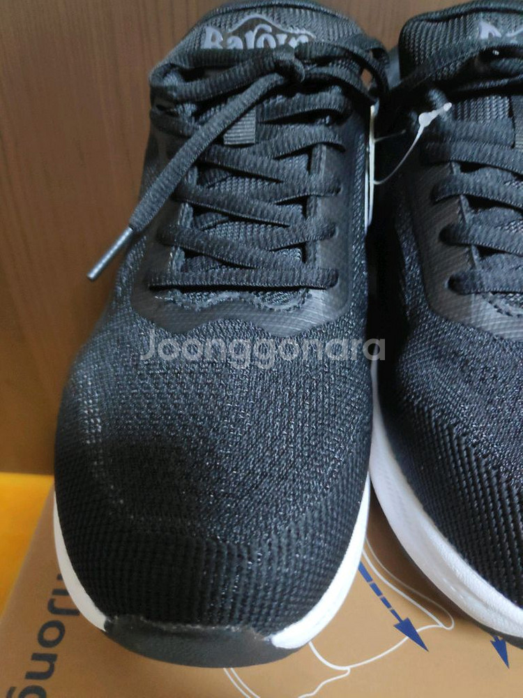 (새상품)런닝화 서서 신고 벗기 편한 특허 운동화 255 프로월드컵--5