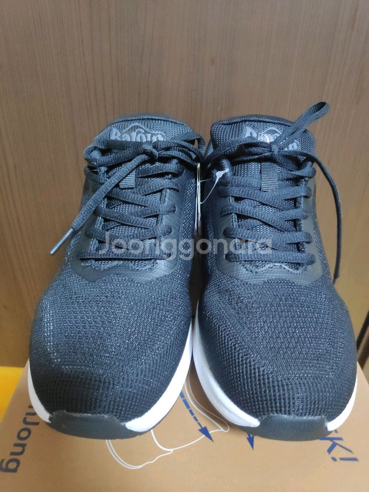 (새상품)런닝화 서서 신고 벗기 편한 특허 운동화 255 프로월드컵--2