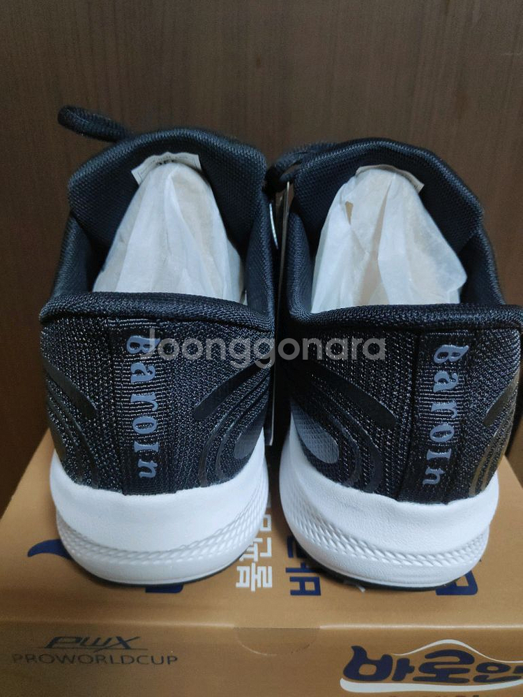 (새상품)런닝화 서서 신고 벗기 편한 특허 운동화 255 프로월드컵--6