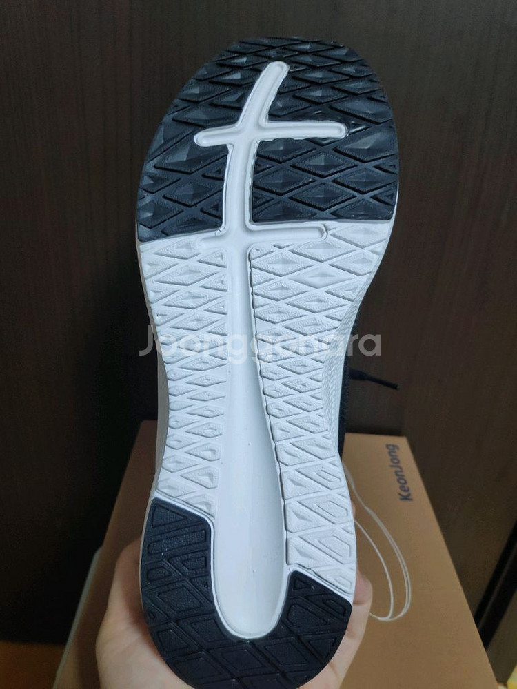 (새상품)런닝화 서서 신고 벗기 편한 특허 운동화 255 프로월드컵--7