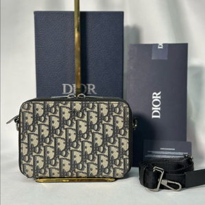디올 오블리크 메신저 크로스백