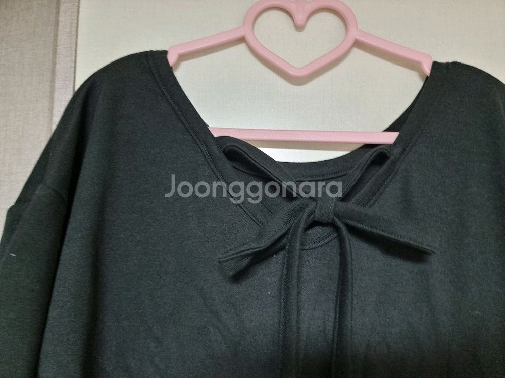 리본 디테일 맨투맨--2