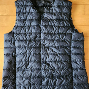 유니클로 울트라라이트다운 패딩 조끼 L