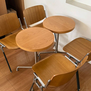 카페 인테리어 테이블 의자