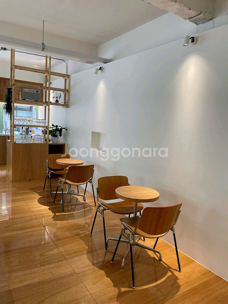 카페 인테리어 테이블 의자--1