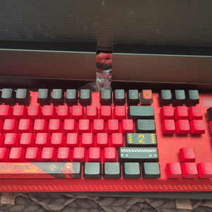 아수스 ROG STRIX 에반게리온 아스카 콜라보 키보드