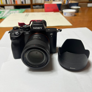 소니 a7m4 카메라 + 55.8mm ZA 렌즈 팝니다.