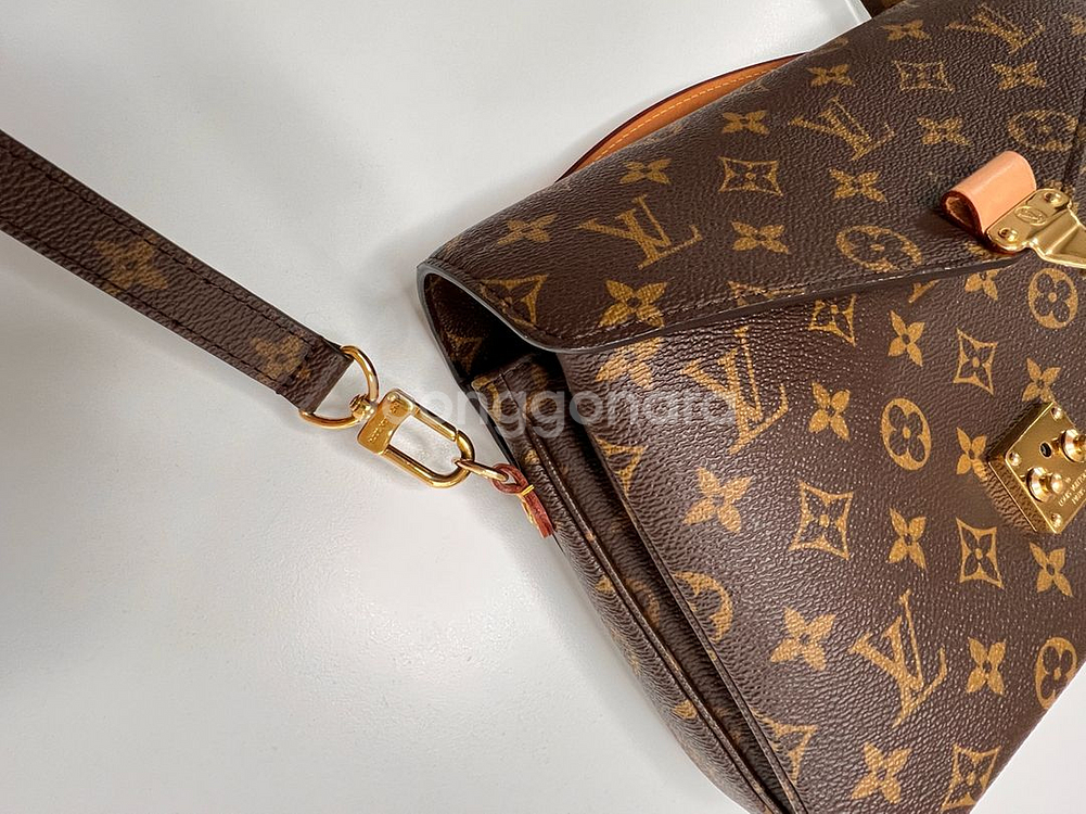 루이비통 포쉐트 메티스--4