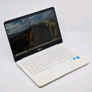 급처(중고)LG그램 13인치 인텔 i5 13Z940-GT50KN 그램 신형로고 교체